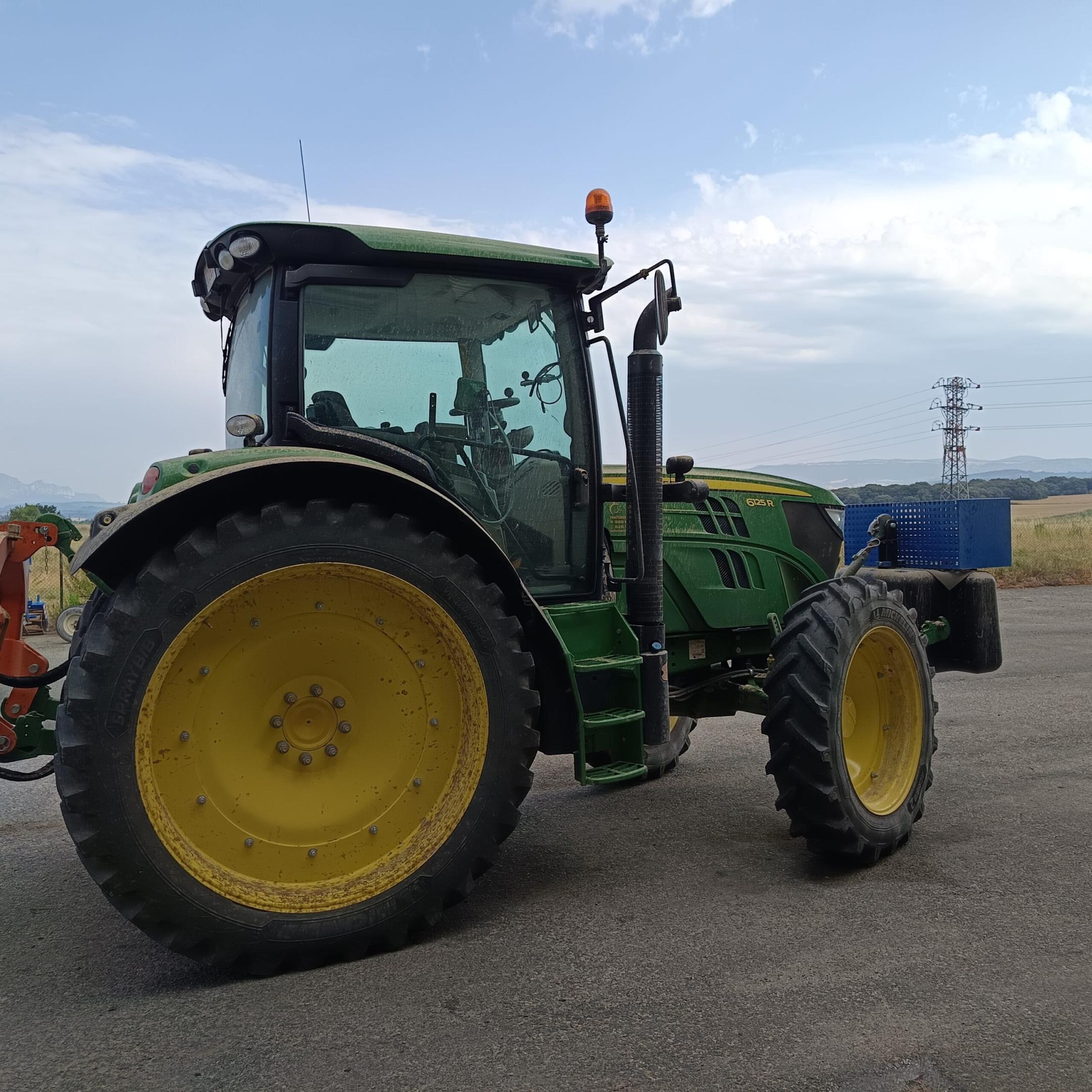 tractor John Deere 6125R